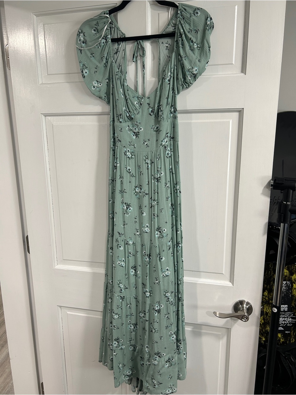 Sage Green Floral Puff-Sleeve Maxi Dress